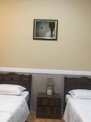 Отели типа «постель и завтрак» PIANO Тбилиси Двухместный номер с 2 отдельными кроватями-7